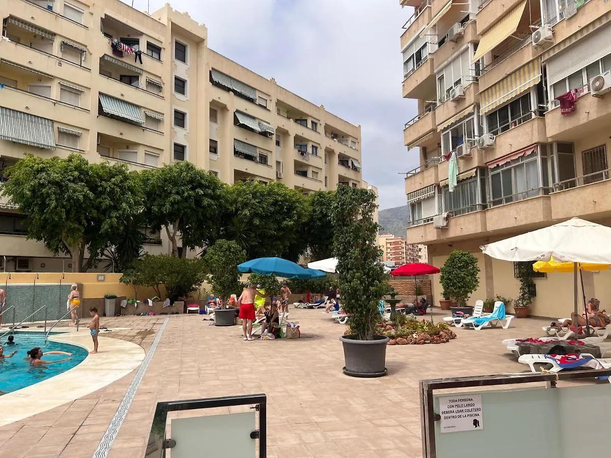 Apartments In Center 托雷莫利诺斯